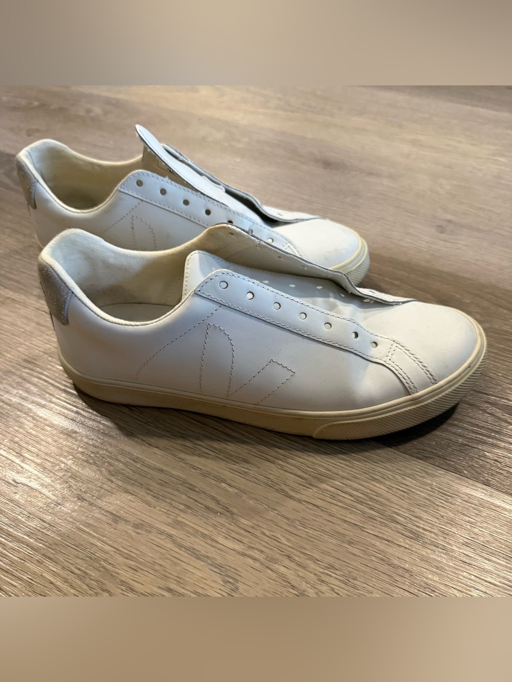 Veja White Leather Low-Top Sneakers with Cream Sole
